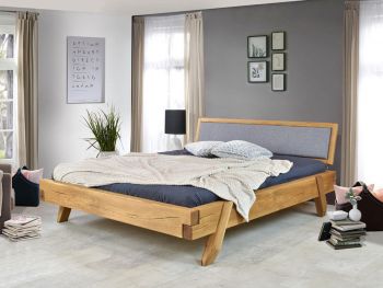 drewniane łóżko dębowe z wezgłowiem