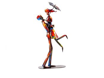 rzeźba metalowa kolorowa nowoczesna ludzie z parasolką