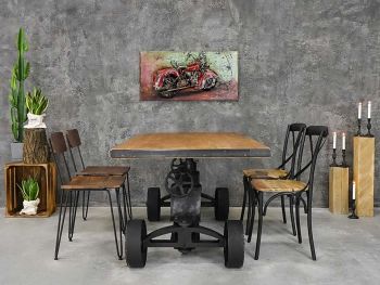 stół industrialny z metalowymi nogami