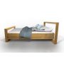 drewniane łóżko do sypialni