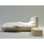 drewniane łóżko w nowoczesnym stylu 140x210