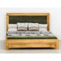 drewniane łóżko z tapicerowanym wezgłowiem