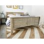 drewniane łóżko zanóżek