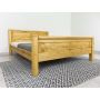 klasyczne drewniane łóżko