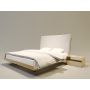 łóżko drewniane z tapicerowanym wezgłowiem