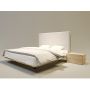 łóżko drewniane z tapicerowanym wezgłowiem nowoczesne do sypialni