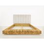 łóżko drewniane z zagłówkiem tapicerowanym