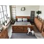 praktyczne drewniane łóżko