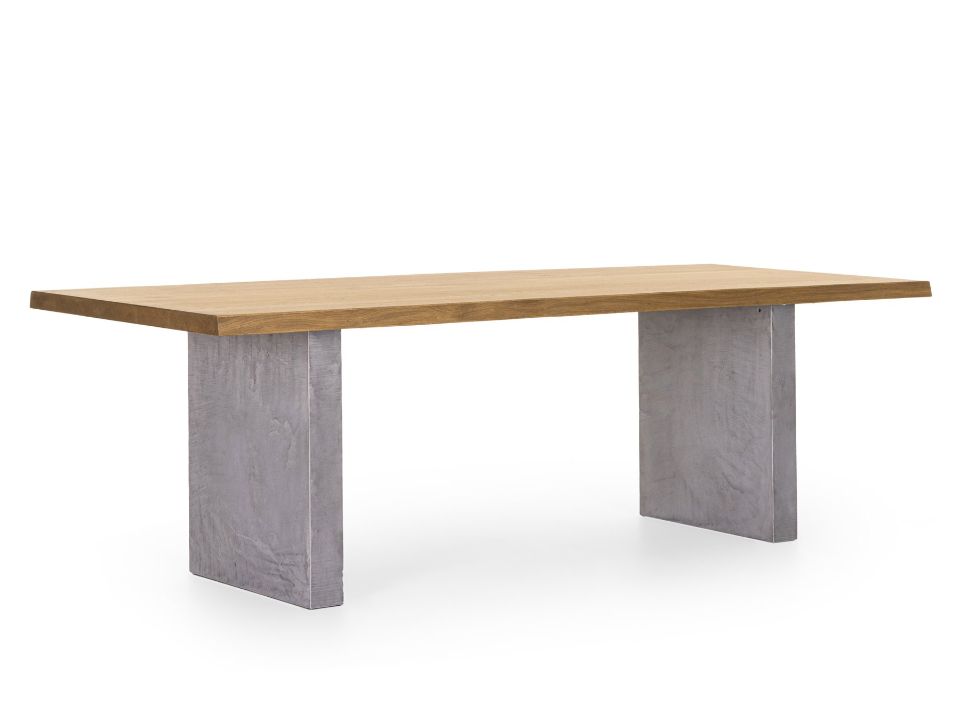 stół z betonowymi nogami