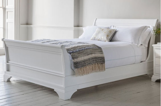 łóżko drewniane 