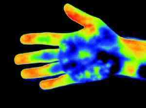 Dłoń o zr&oacute;wnoważonej temperaturzeDłoń o zr&oacute;wnoważonej temperaturze