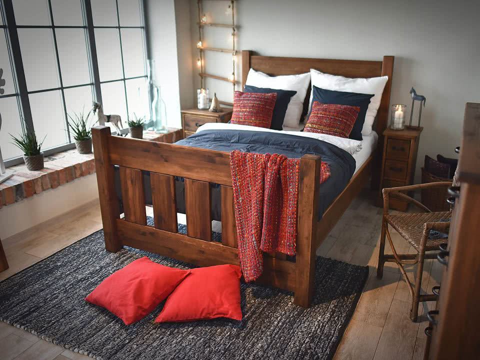 łóżko w stylu rustykalnym