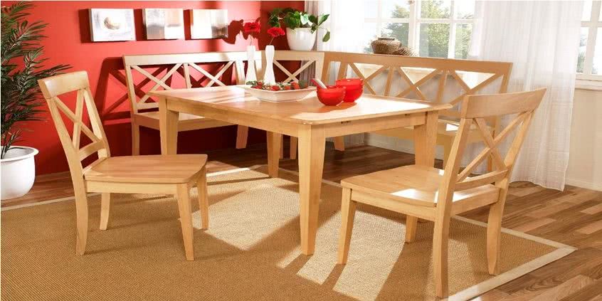 klasyczny stół drewniany